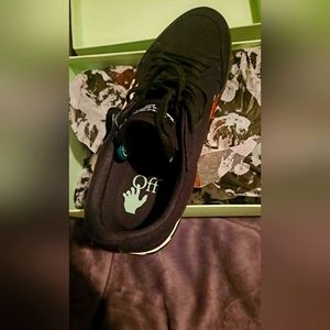 NIB Men's Off-White c/o Virgil Abloh Low Vulcanized Size 10½ BlackWhite Sneakers